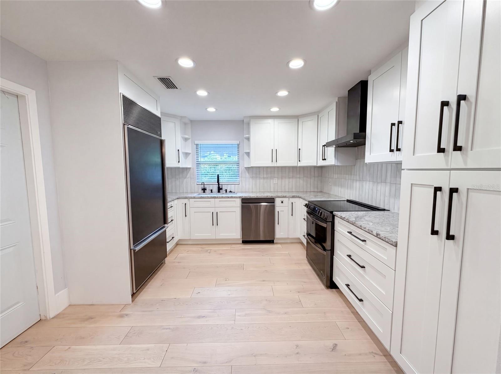 8028 CONSERVATORY CIRCLE