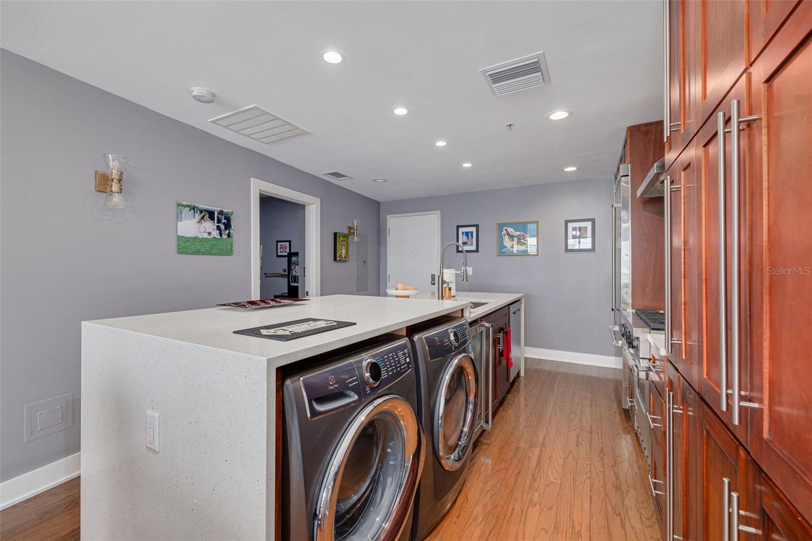 1120 E KENNEDY BOULEVARD 1221