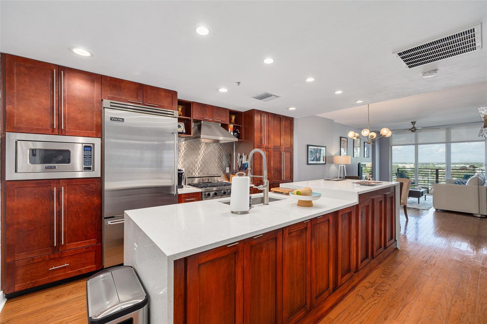 1120 E KENNEDY BOULEVARD 1221