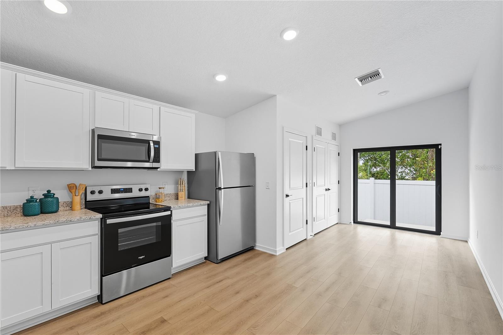 CROSSING/PALM RIVER - Residential