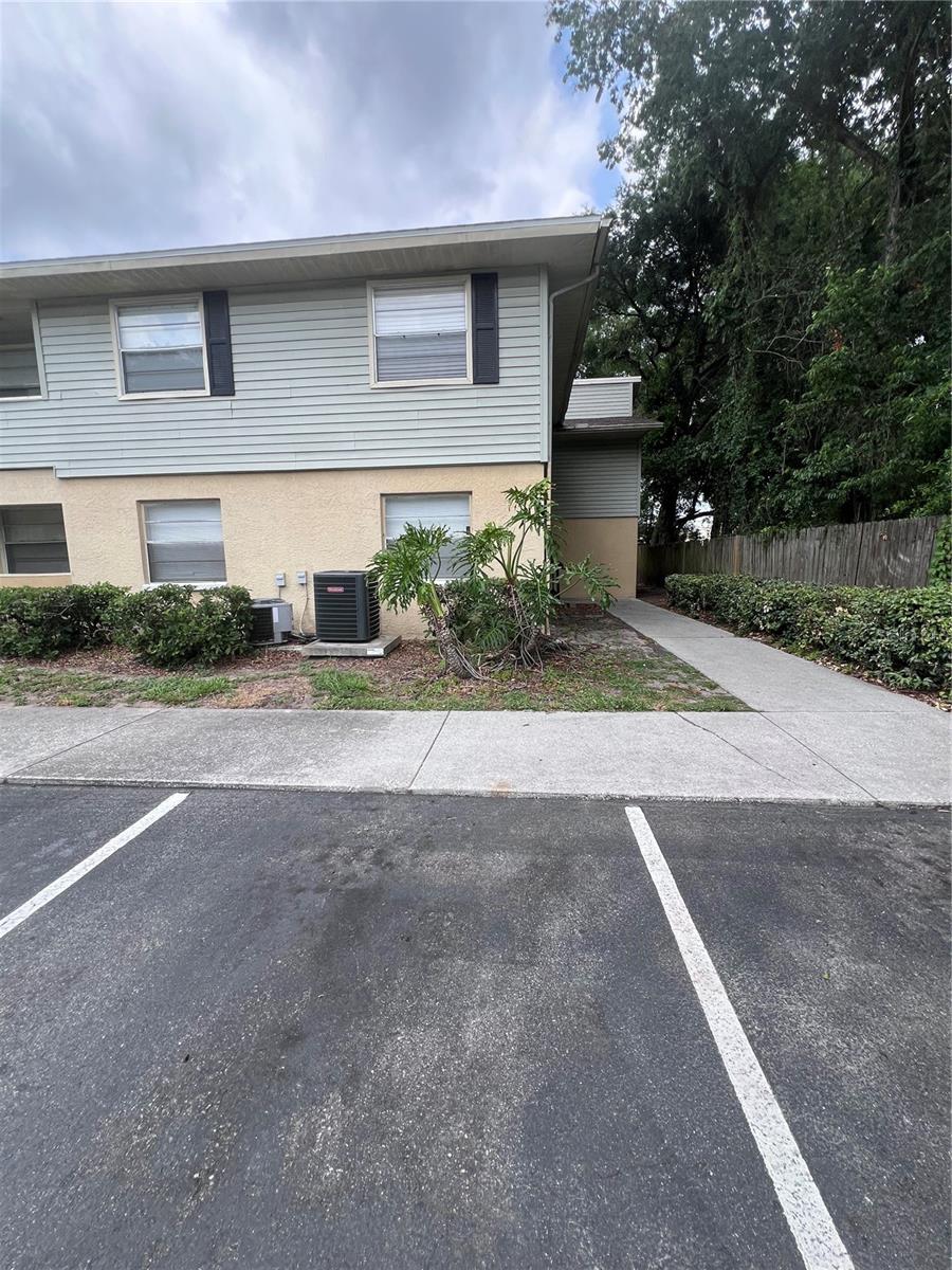 Photo 1 of 16 — 226 THORN TREE PLACE 226, BRANDON, FL 33510
