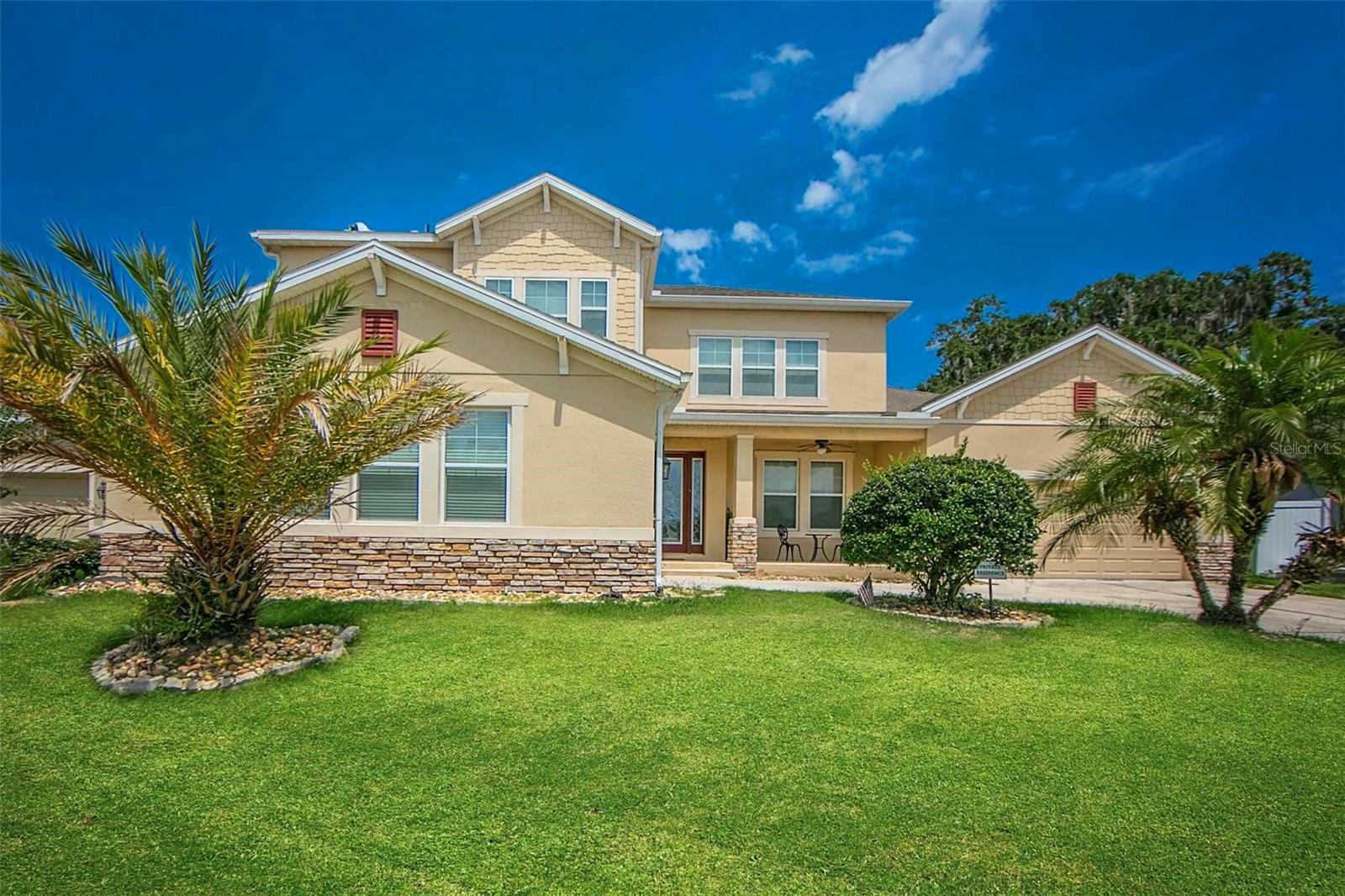 Weekly rental. Furnished and utilities included in Kissimmee/Poinciana area. 3211 Solitude Ct Kissimmee, FL.
Great place to call home in Kissimmee/Poinciana area. The home boasts of upgraded kitchen, appliances, and a study area! Conveniently located minutes away from Valencia College Poinciana Campus, Publix, Poinciana Sun-rail Station, and HCA Florida Poinciana Hospital, you'll have all essentials close by. Close to public transport and centrally located to all the amenities. Spectacular community with resort style amenities, featuring a recreation building, fitness center, pool, splash park, playground, tennis, sand volleyball, parks, dog park, soccer field, walking/jogging trails, picnic areas, pavilions with BBQ grills Living and convenience are at your fingertips.