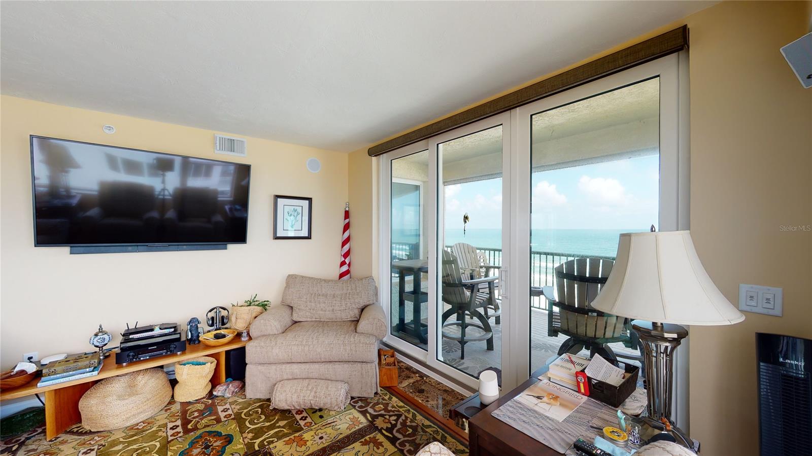 Towers 09 Condo - Residential