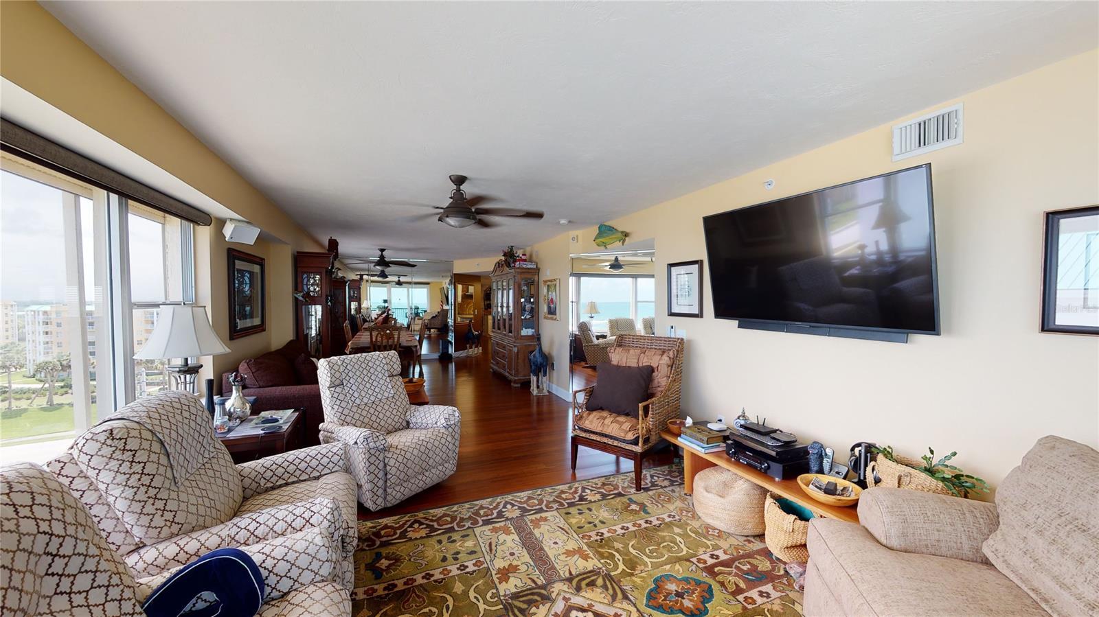 Towers 09 Condo - Residential