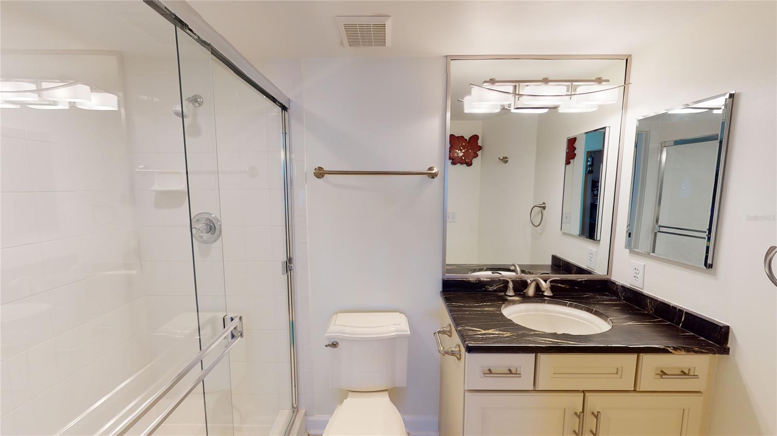 Towers 09 Condo - Residential