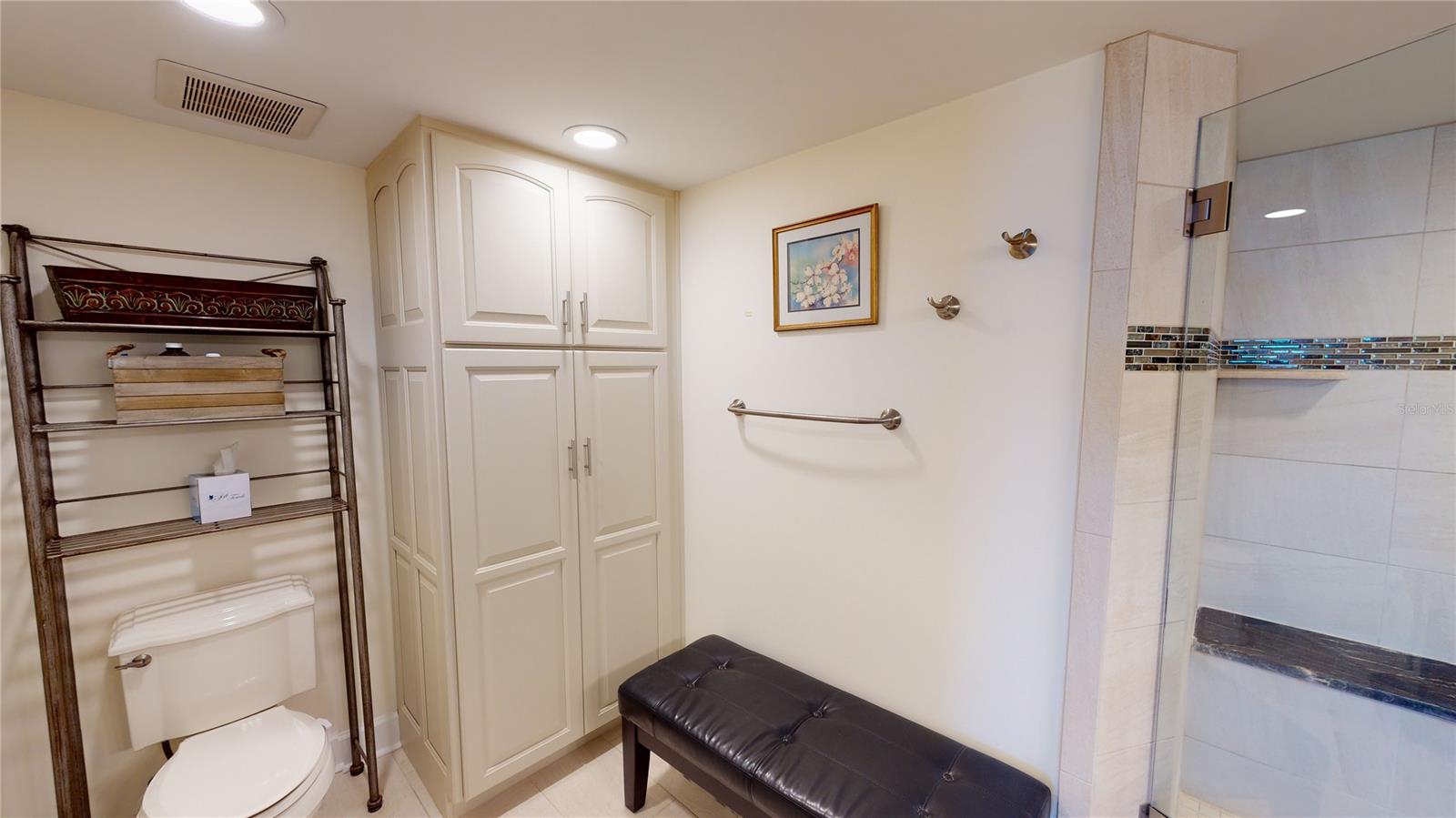 Towers 09 Condo - Residential