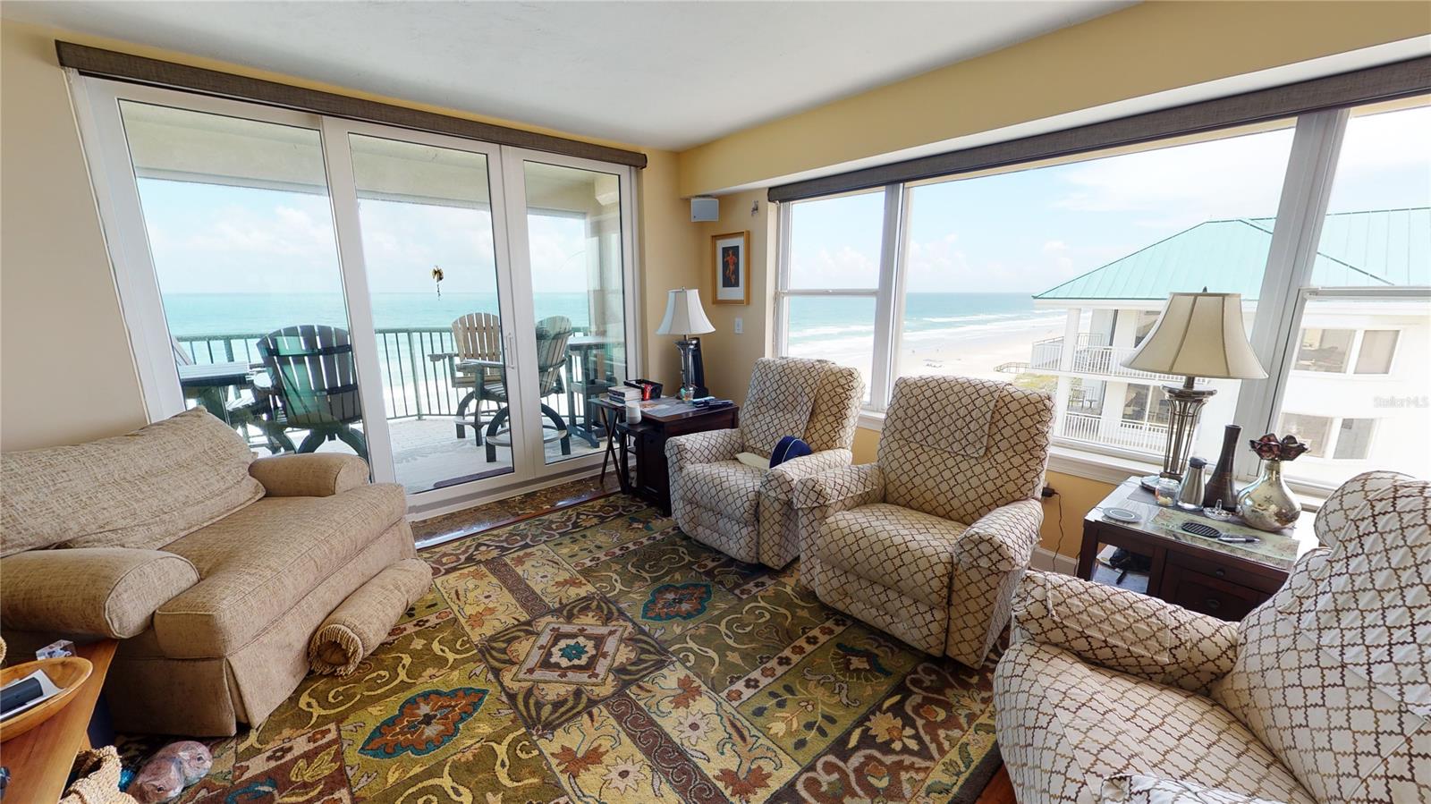 Towers 09 Condo - Residential