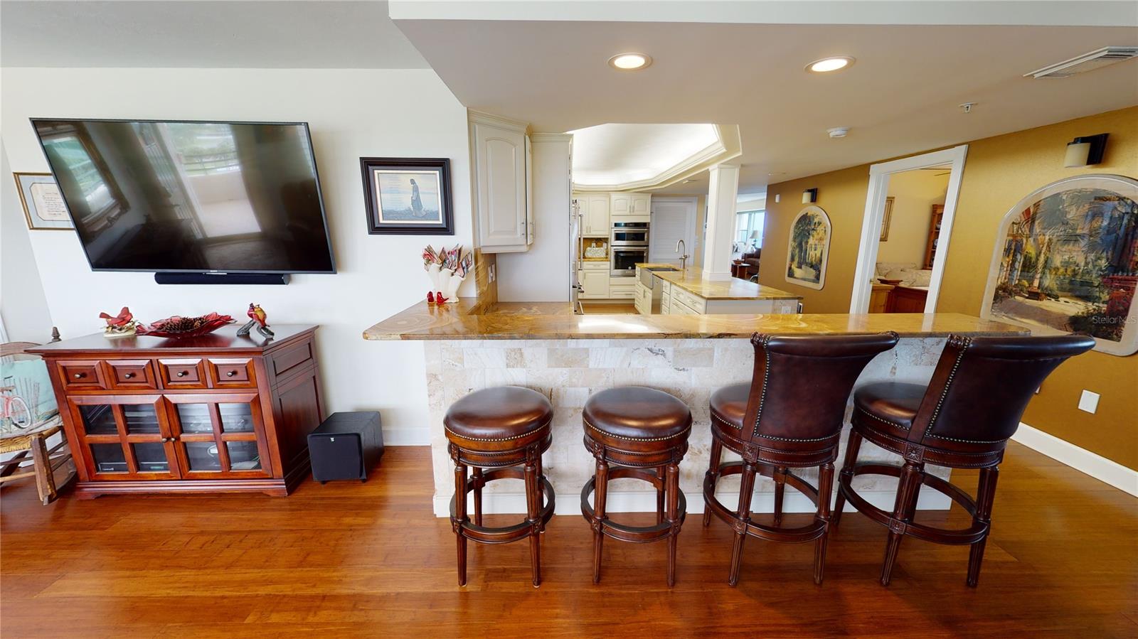 Towers 09 Condo - Residential