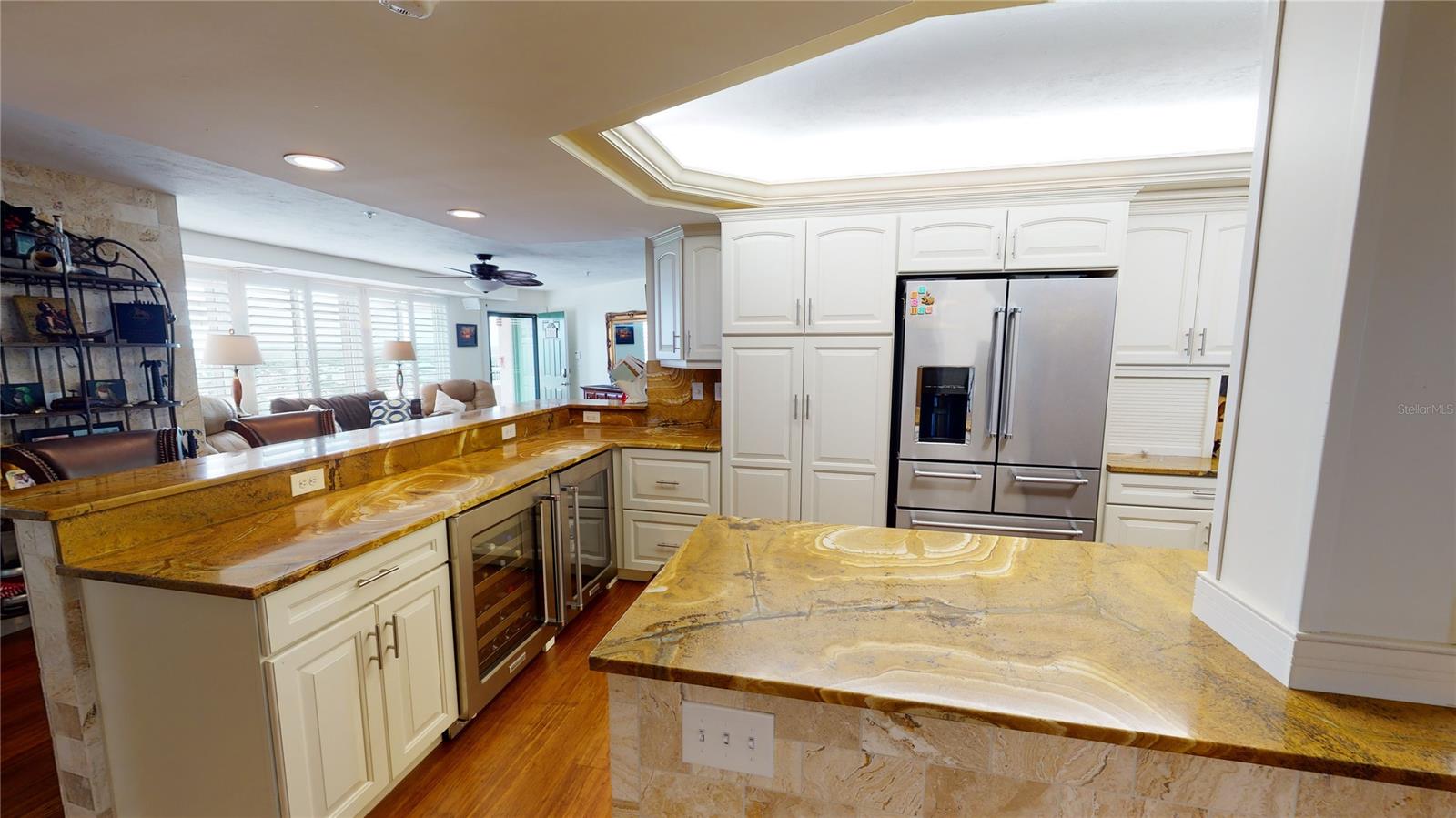 Towers 09 Condo - Residential