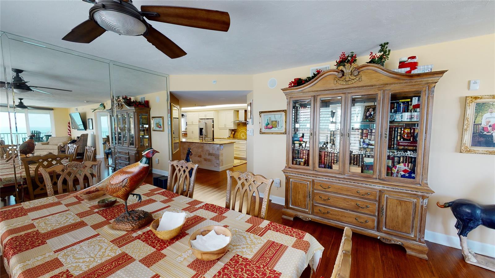 Towers 09 Condo - Residential