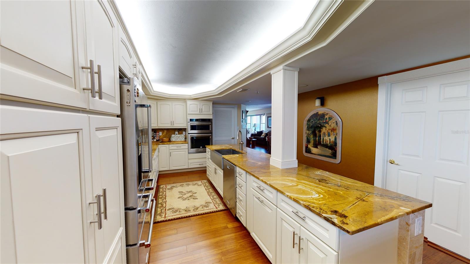 Towers 09 Condo - Residential