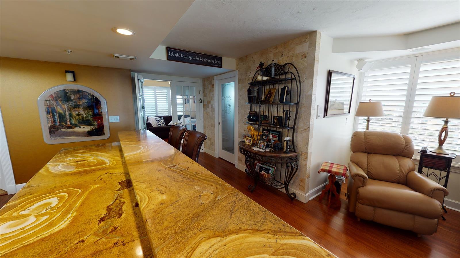 Towers 09 Condo - Residential