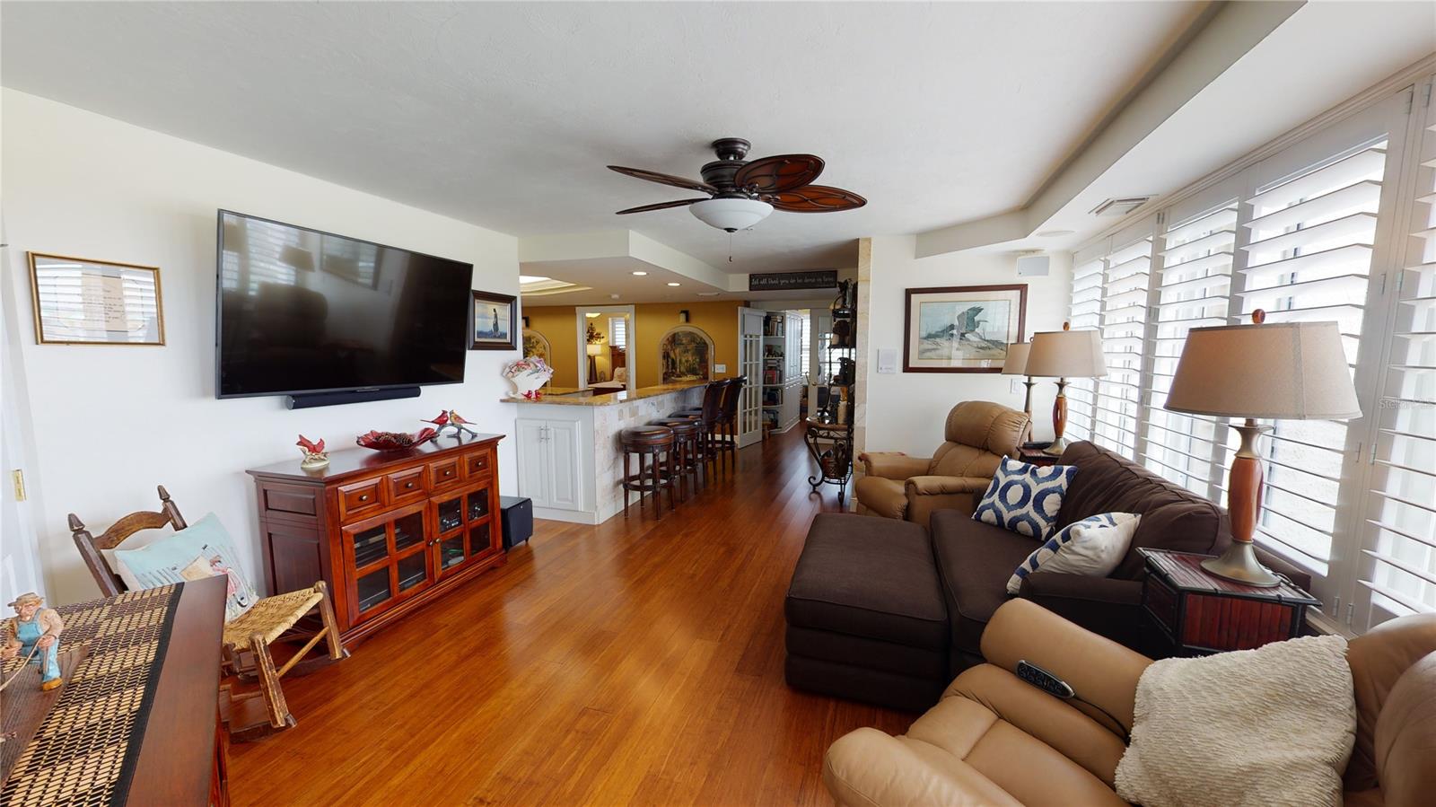 Towers 09 Condo - Residential