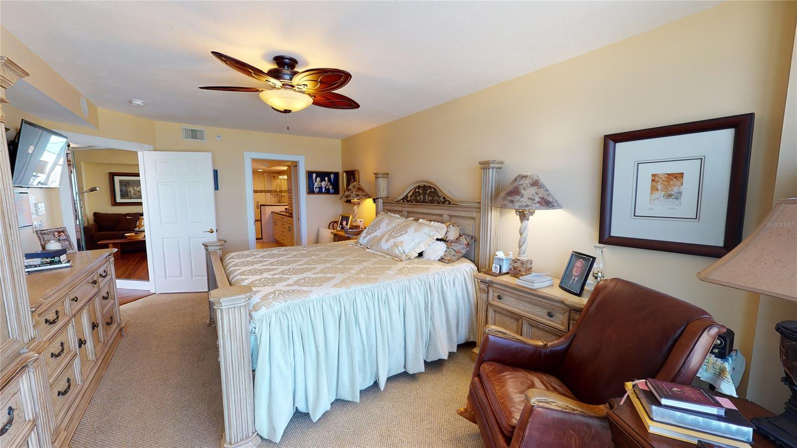 Towers 09 Condo - Residential