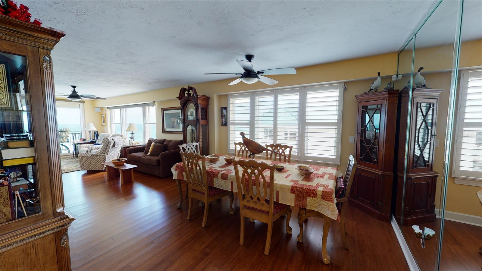 Towers 09 Condo - Residential