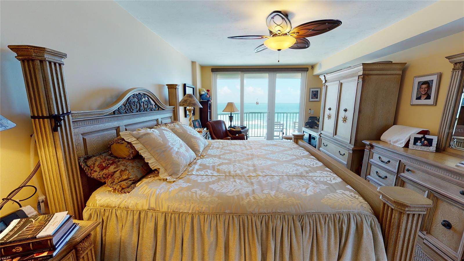 Towers 09 Condo - Residential