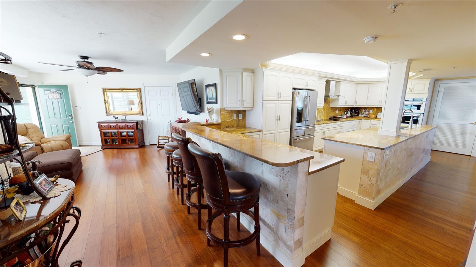 Towers 09 Condo - Residential