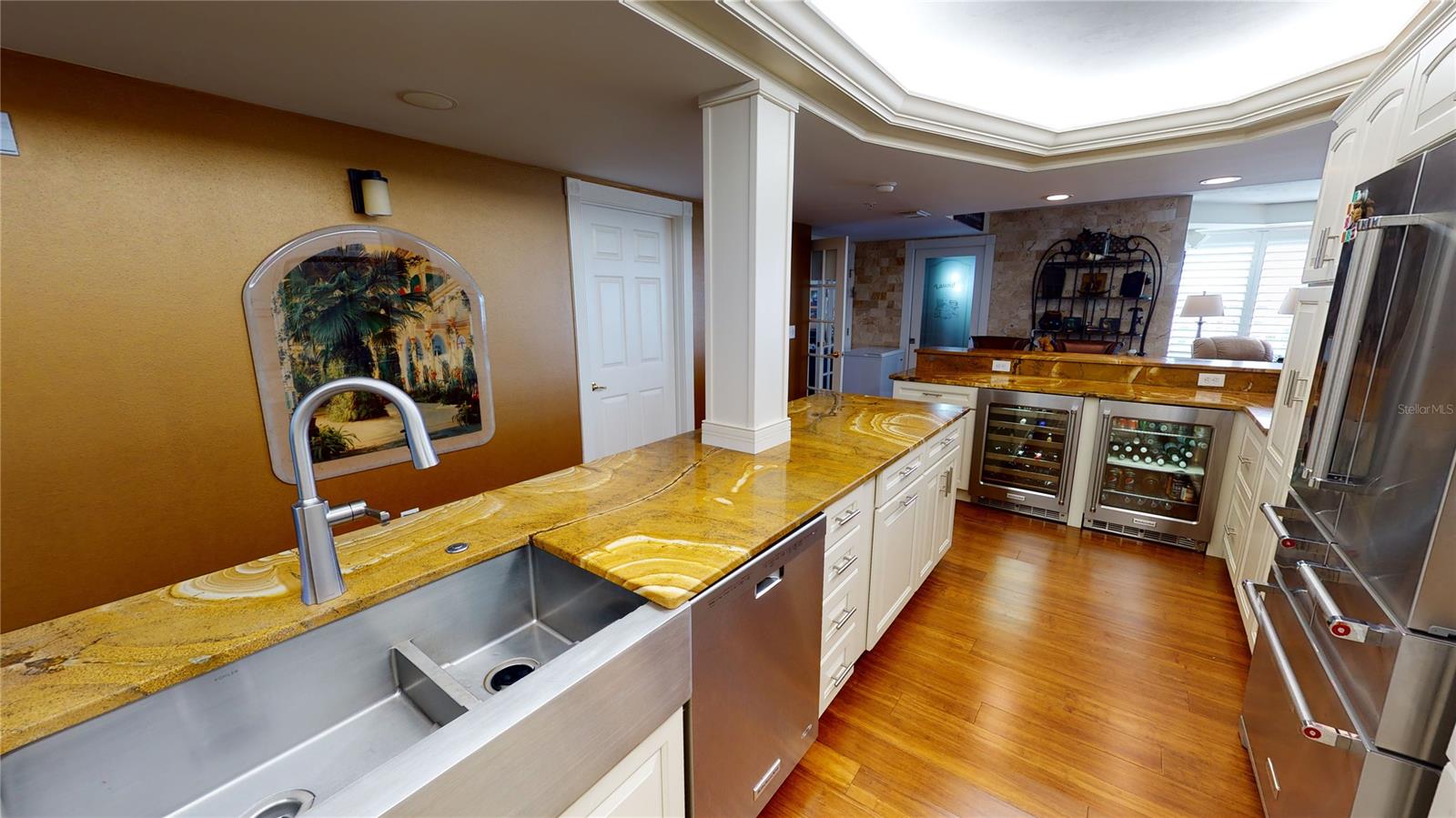 Towers 09 Condo - Residential