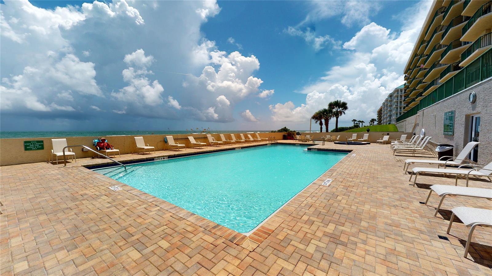 Towers 09 Condo - Residential