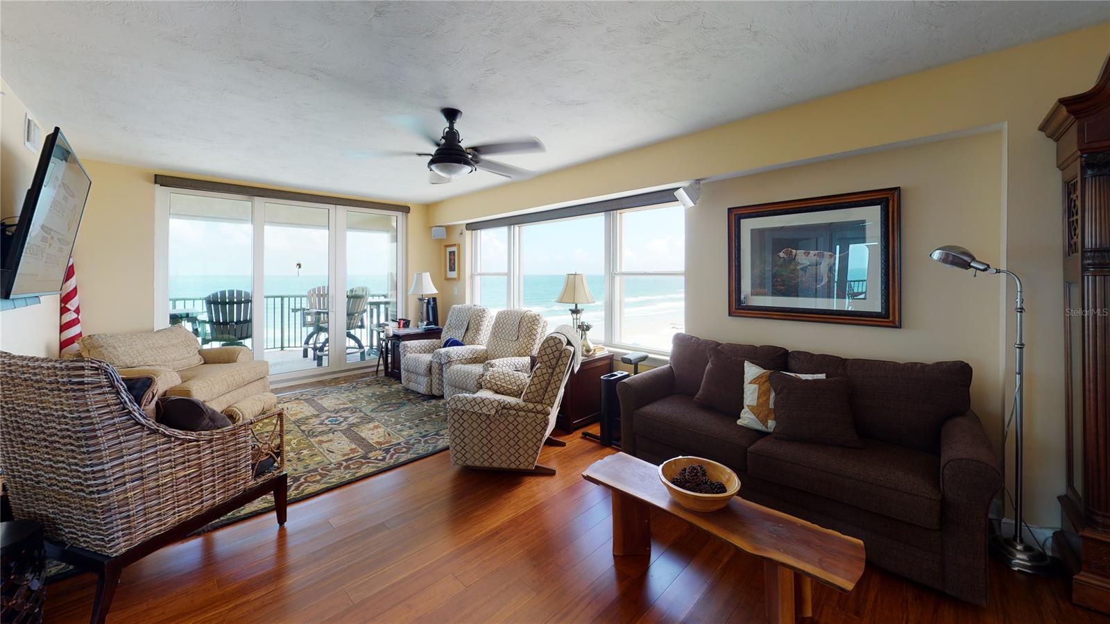 Towers 09 Condo - Residential