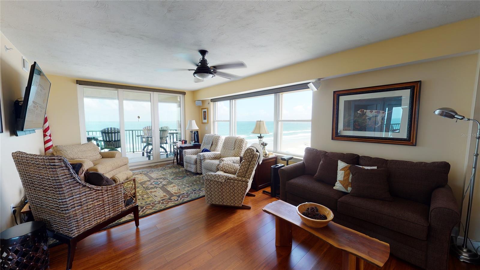 Towers 09 Condo - Residential