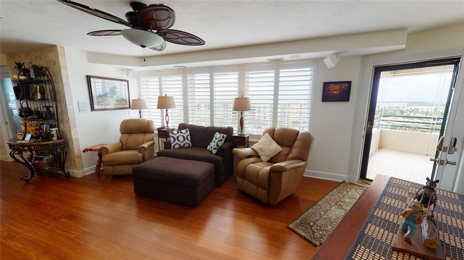 Towers 09 Condo - Residential