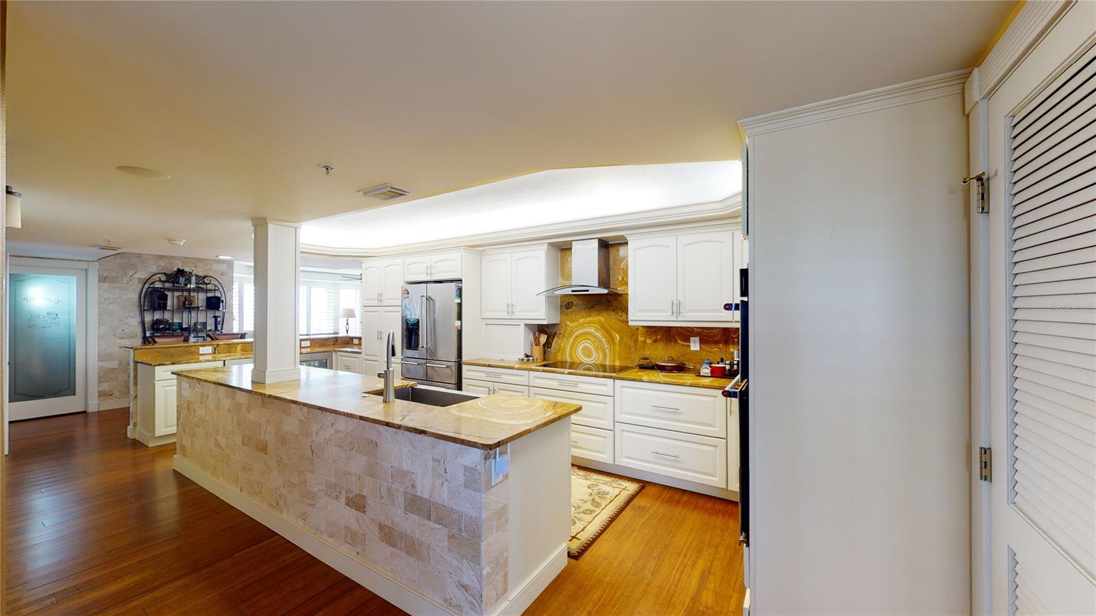 Towers 09 Condo - Residential