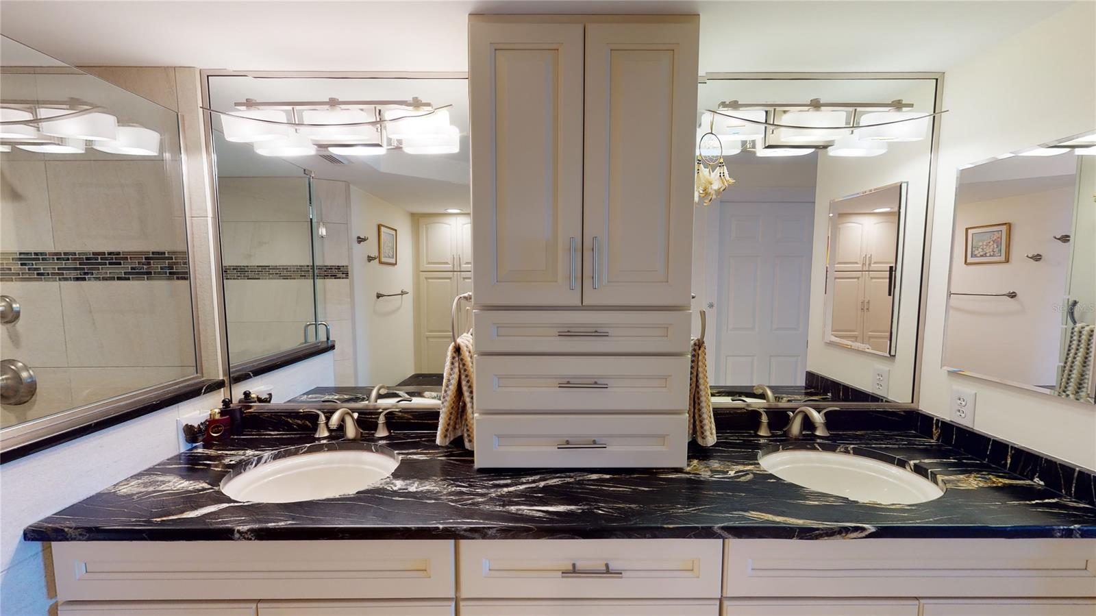 Towers 09 Condo - Residential