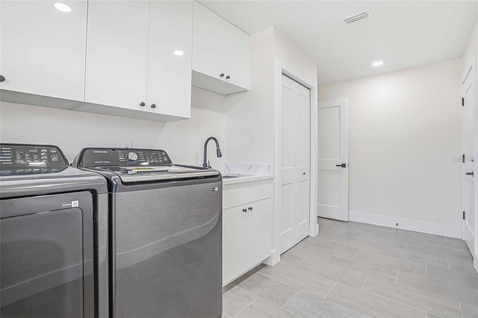 CLUBHOUSE ESTATES OF COUNTRYSIDE - Residential