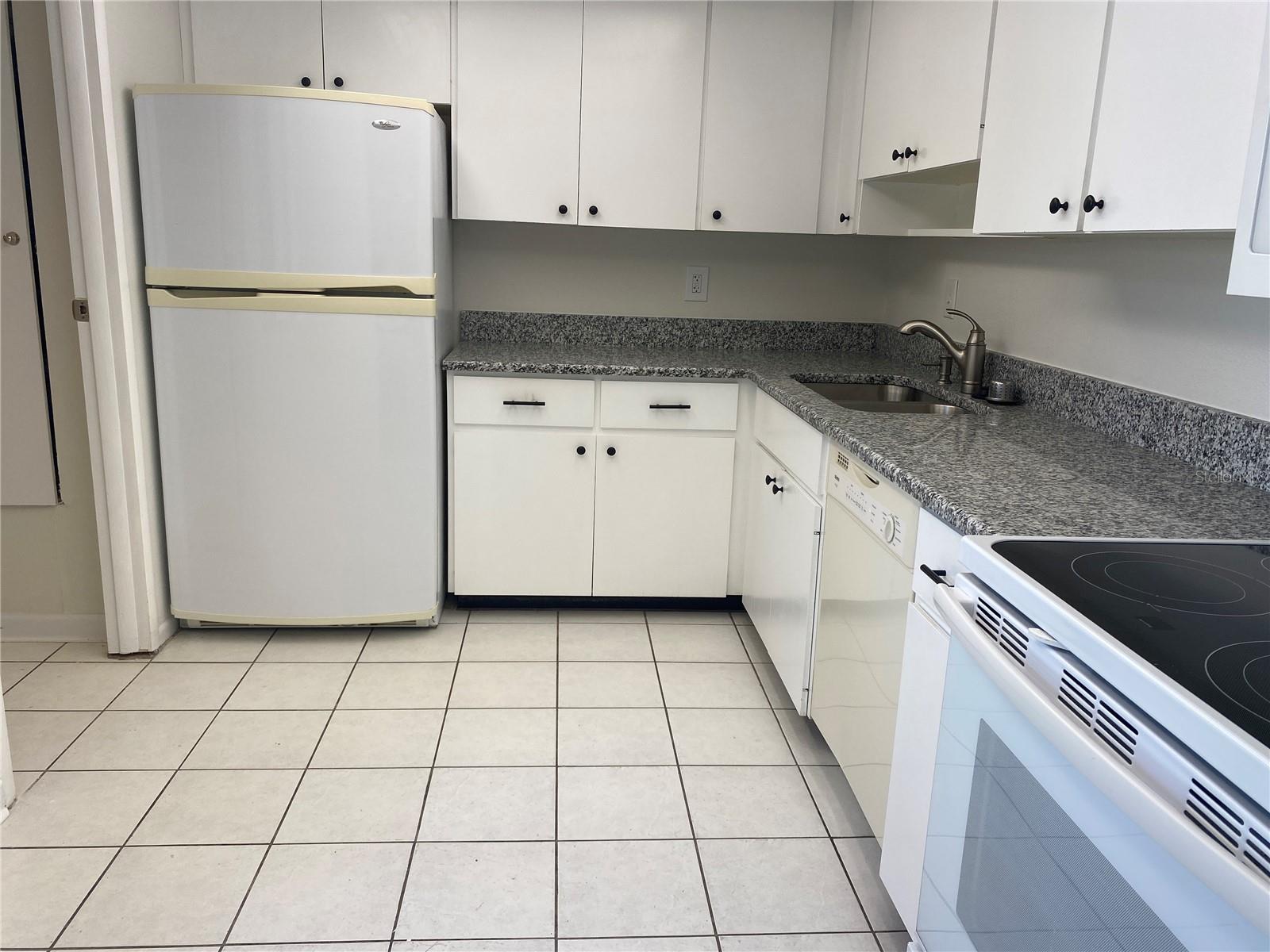 VILLAGE IN THE PINES NOR - Residential