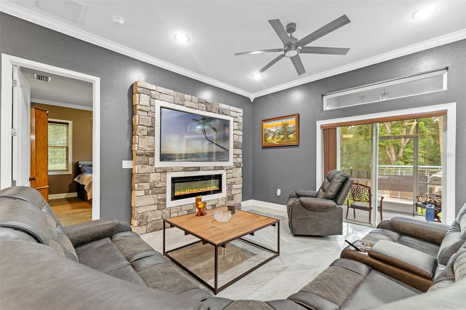 LAKE HELEN - Residential