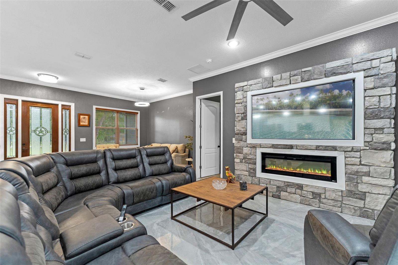 LAKE HELEN - Residential