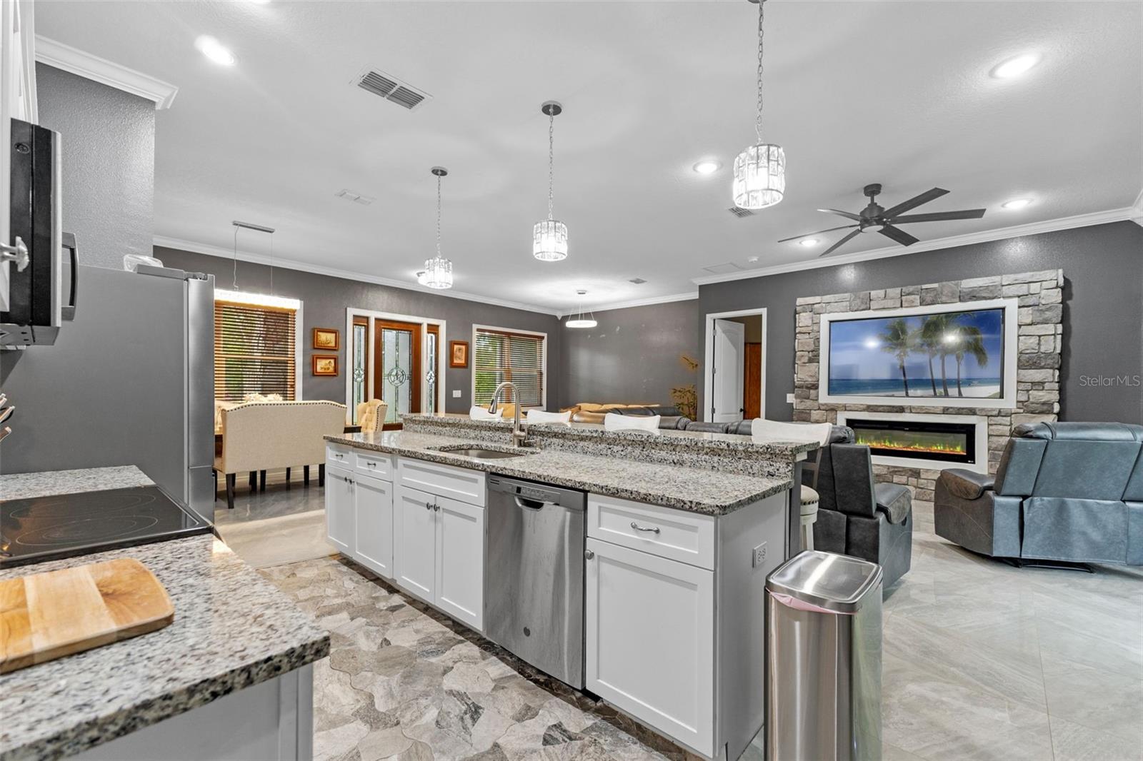 LAKE HELEN - Residential