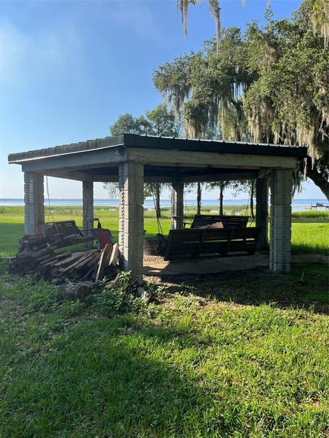 A home in LAKE WALES