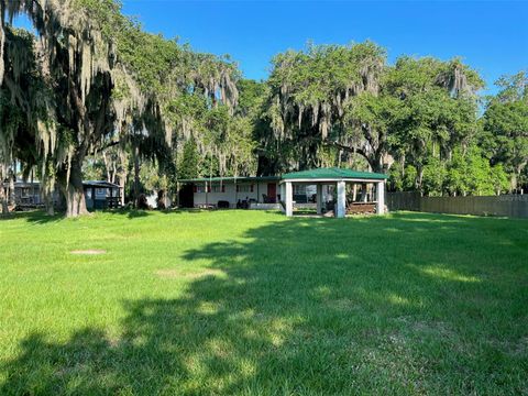 A home in LAKE WALES