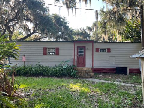 A home in LAKE WALES