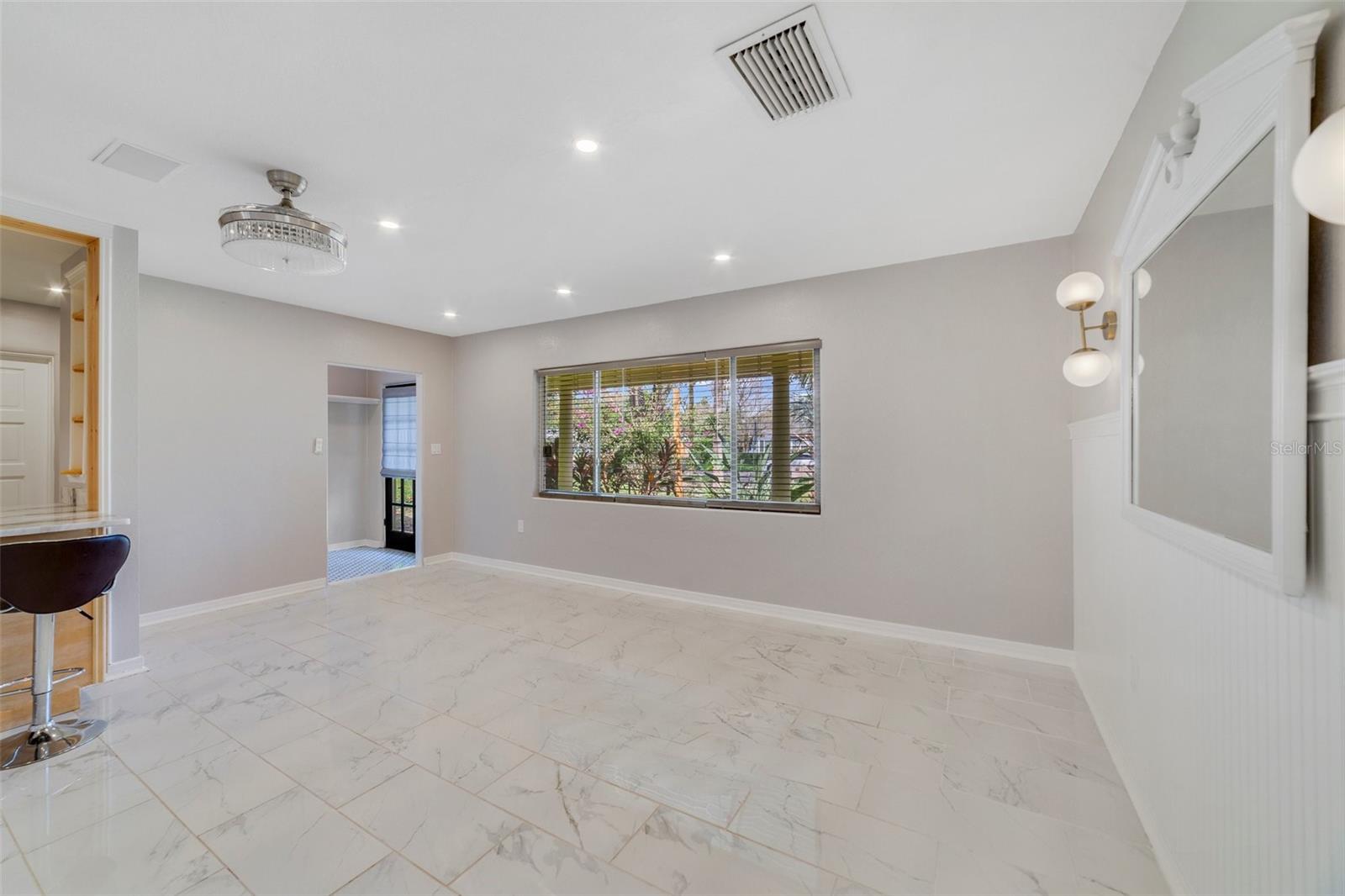 930 GARDEN PLAZA