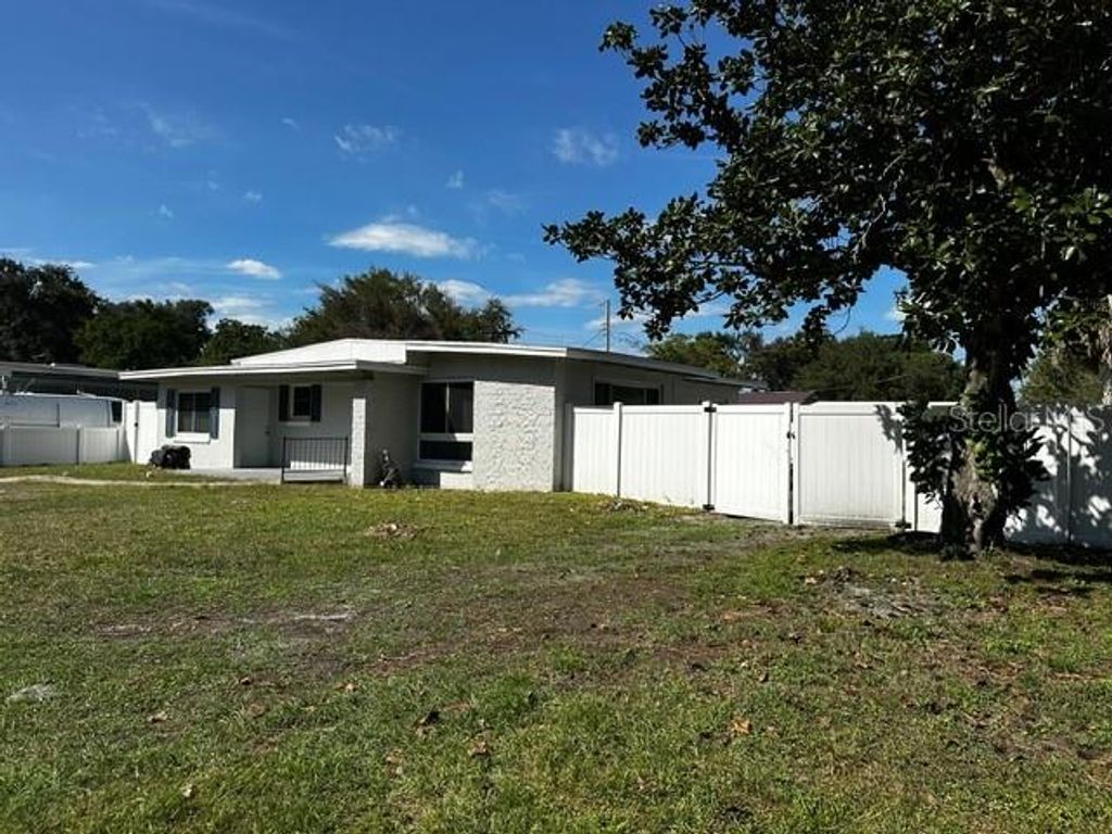 Photo of 156 Pinecrest Drive, Sanford, FL 32773 (MLS # O6354961)