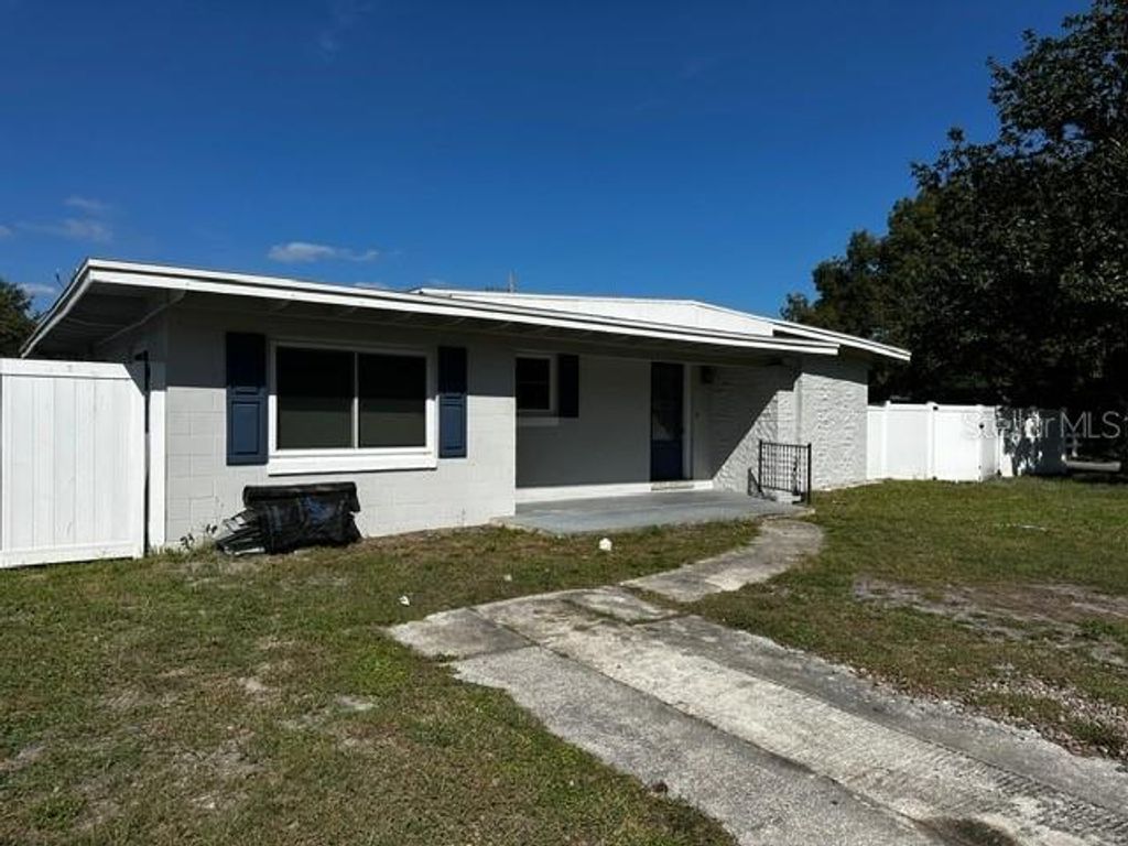 Photo of 156 Pinecrest Drive, Sanford, FL 32773 (MLS # O6354961)