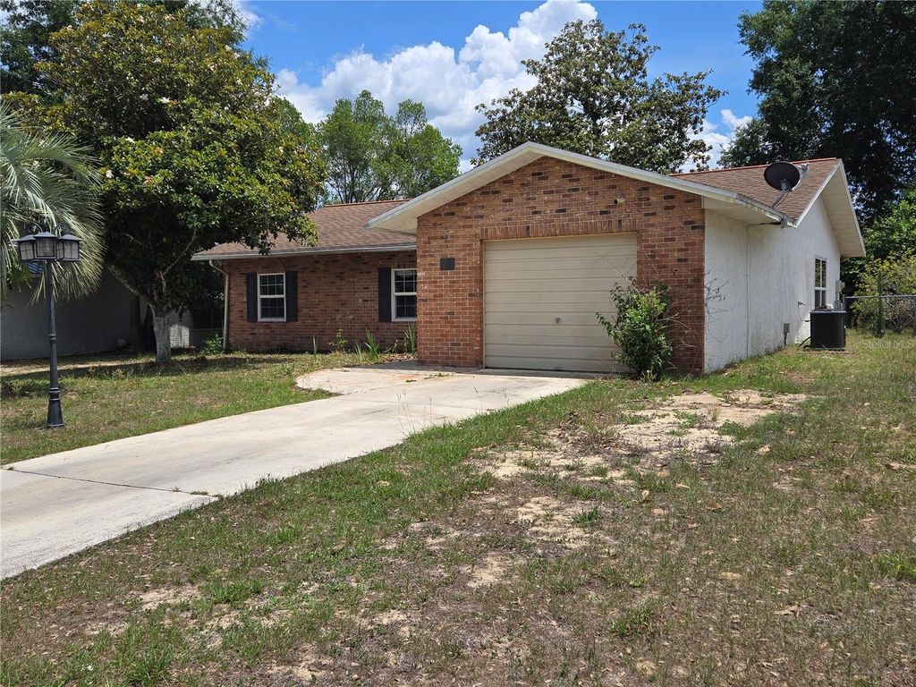 Photo of 19 Spring Dr Place, Ocala, FL 34472 (MLS # OM725214)