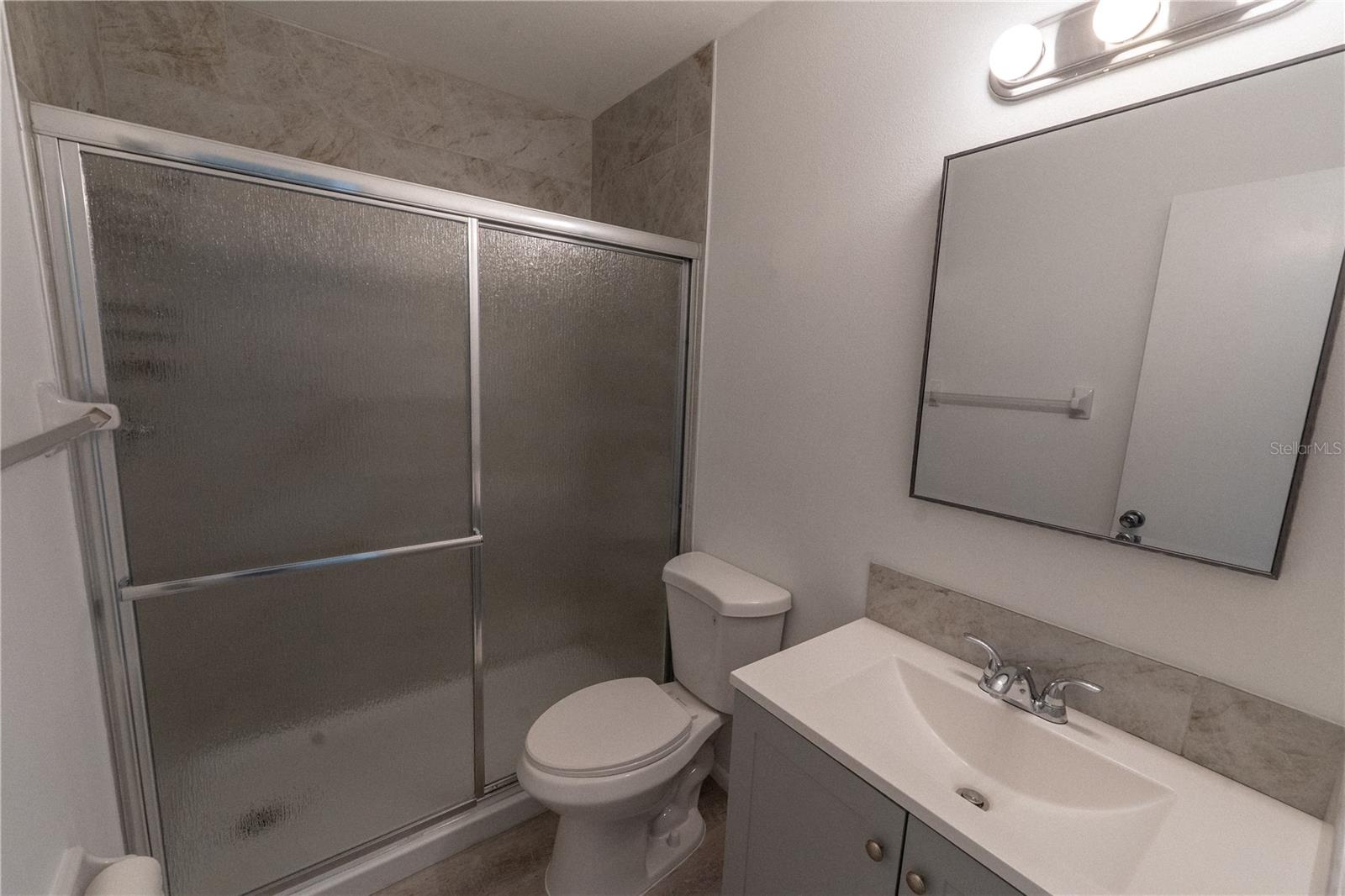 ROLLING GREEN GLF VILLAGE I - Residential Lease