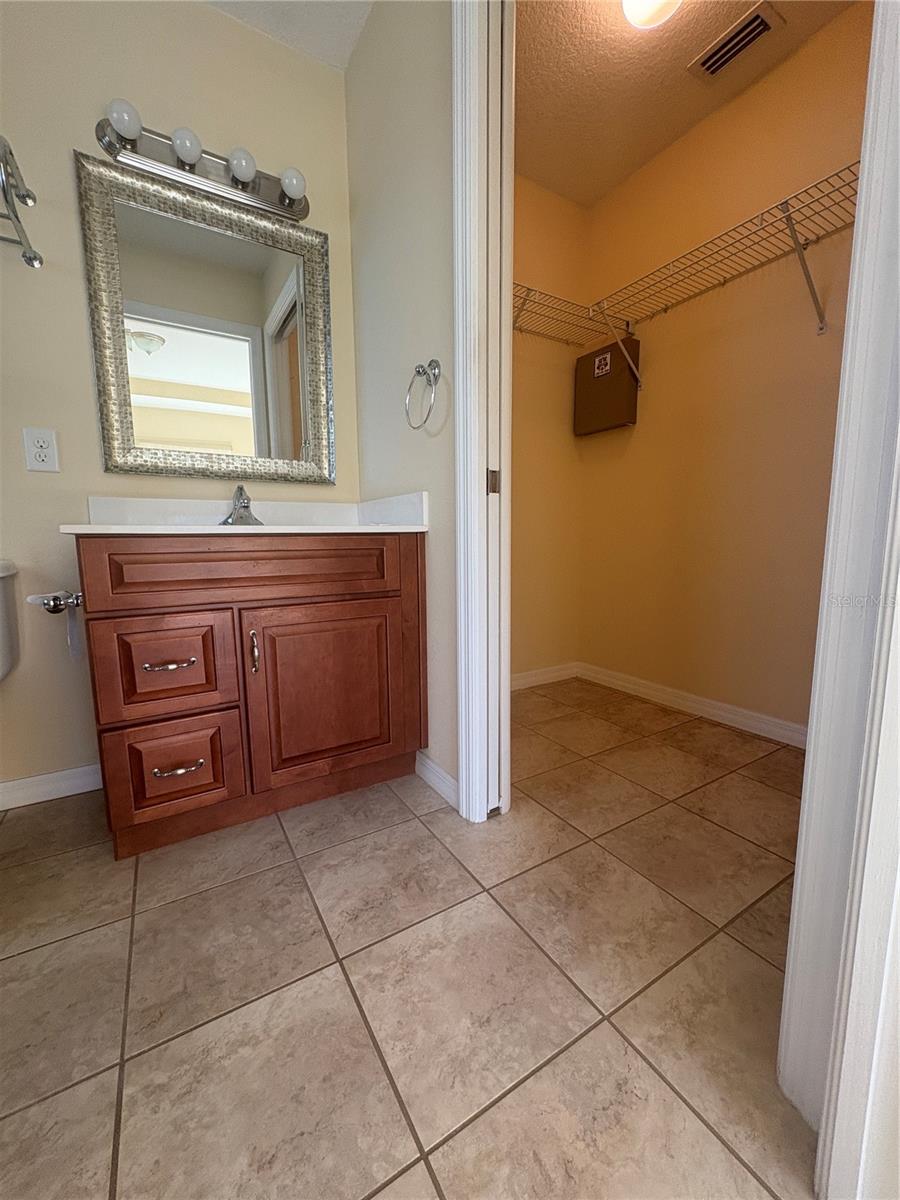 FOREST GROVE BUS CENTER - Residential Lease