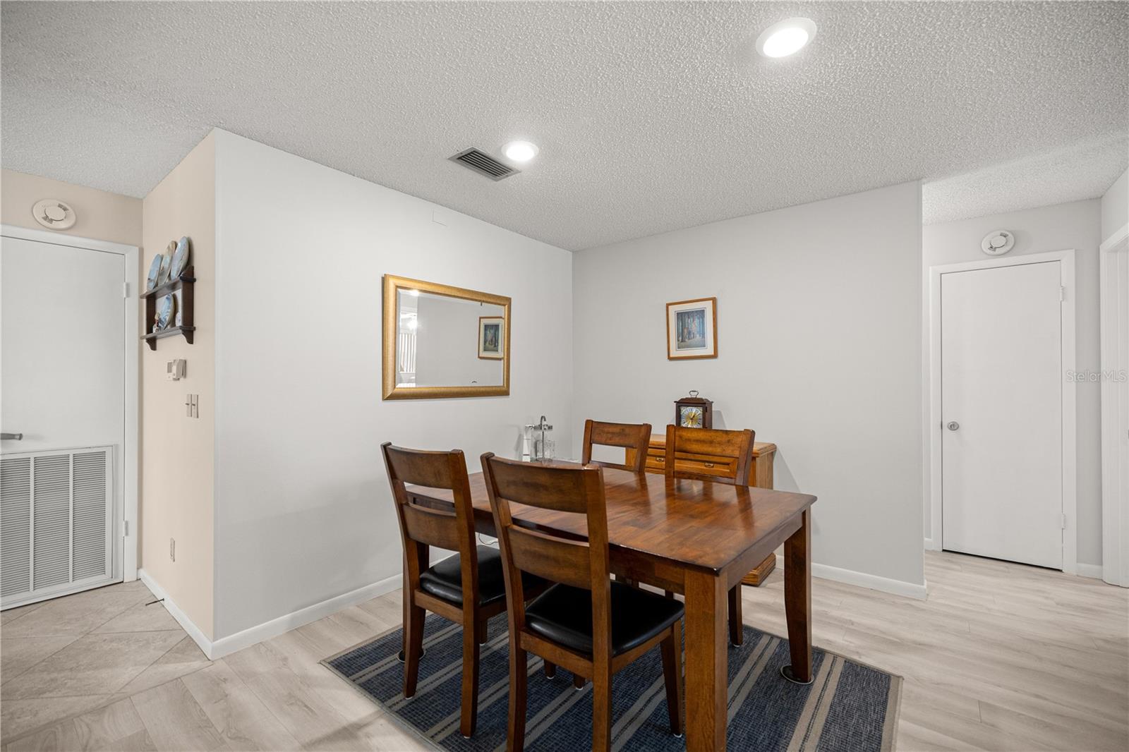 CIRCLE SQUARE WOODS - Residential