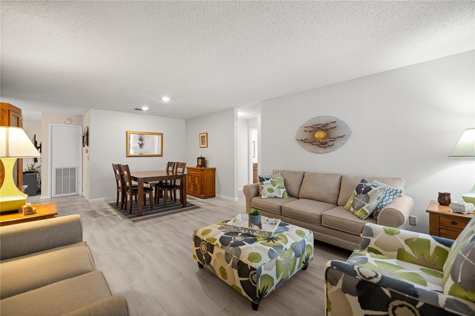 CIRCLE SQUARE WOODS - Residential