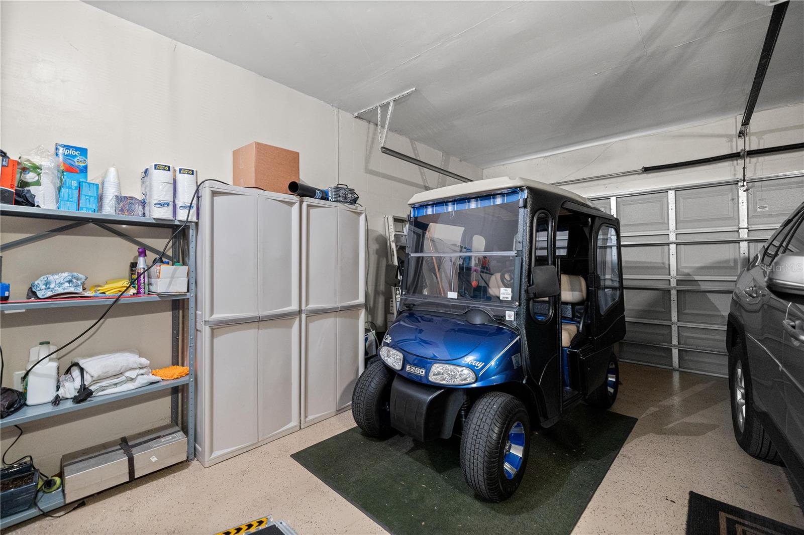 CIRCLE SQUARE WOODS - Residential