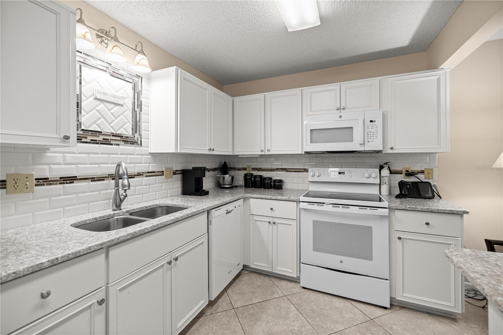 CIRCLE SQUARE WOODS - Residential