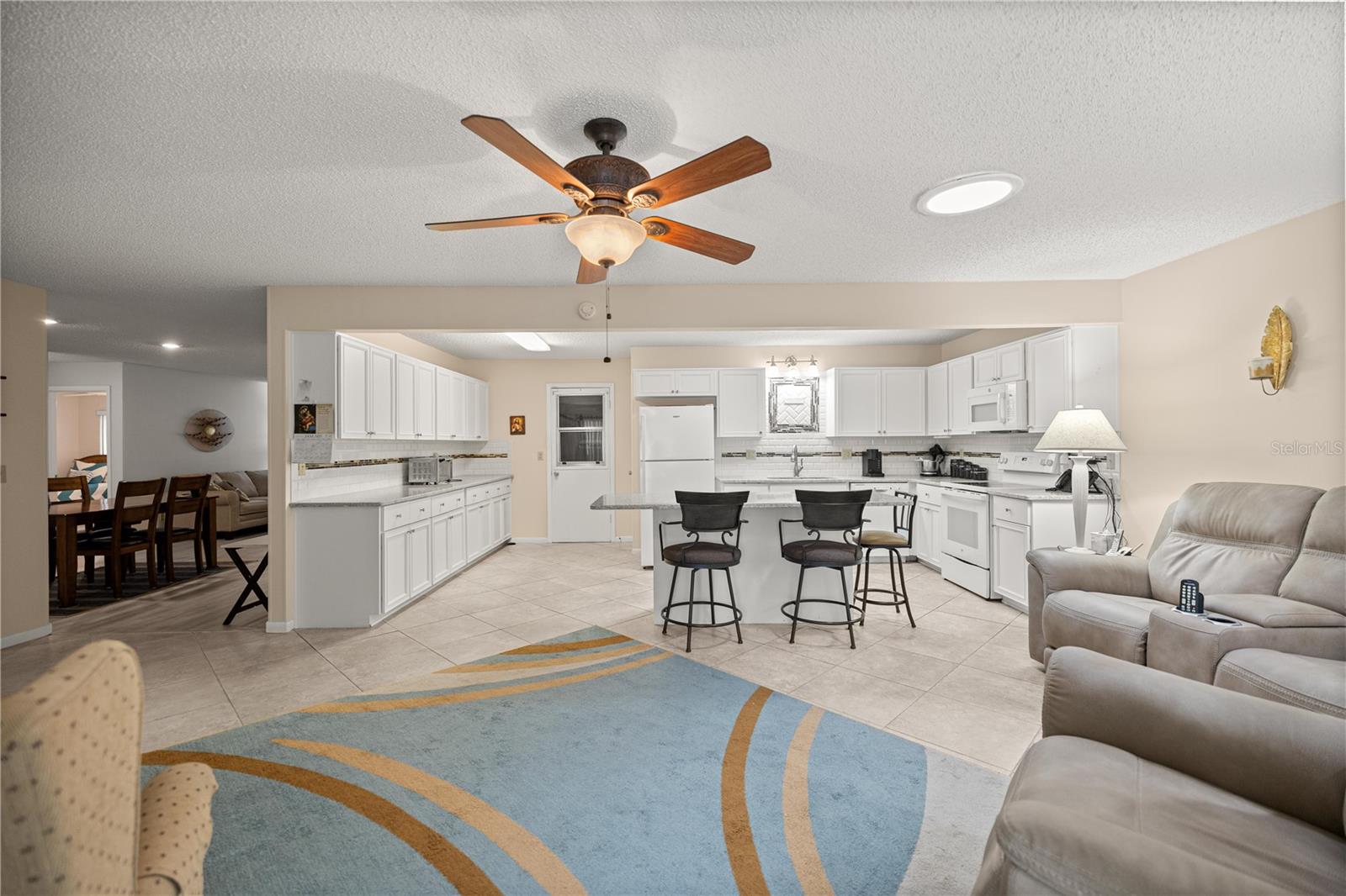 CIRCLE SQUARE WOODS - Residential