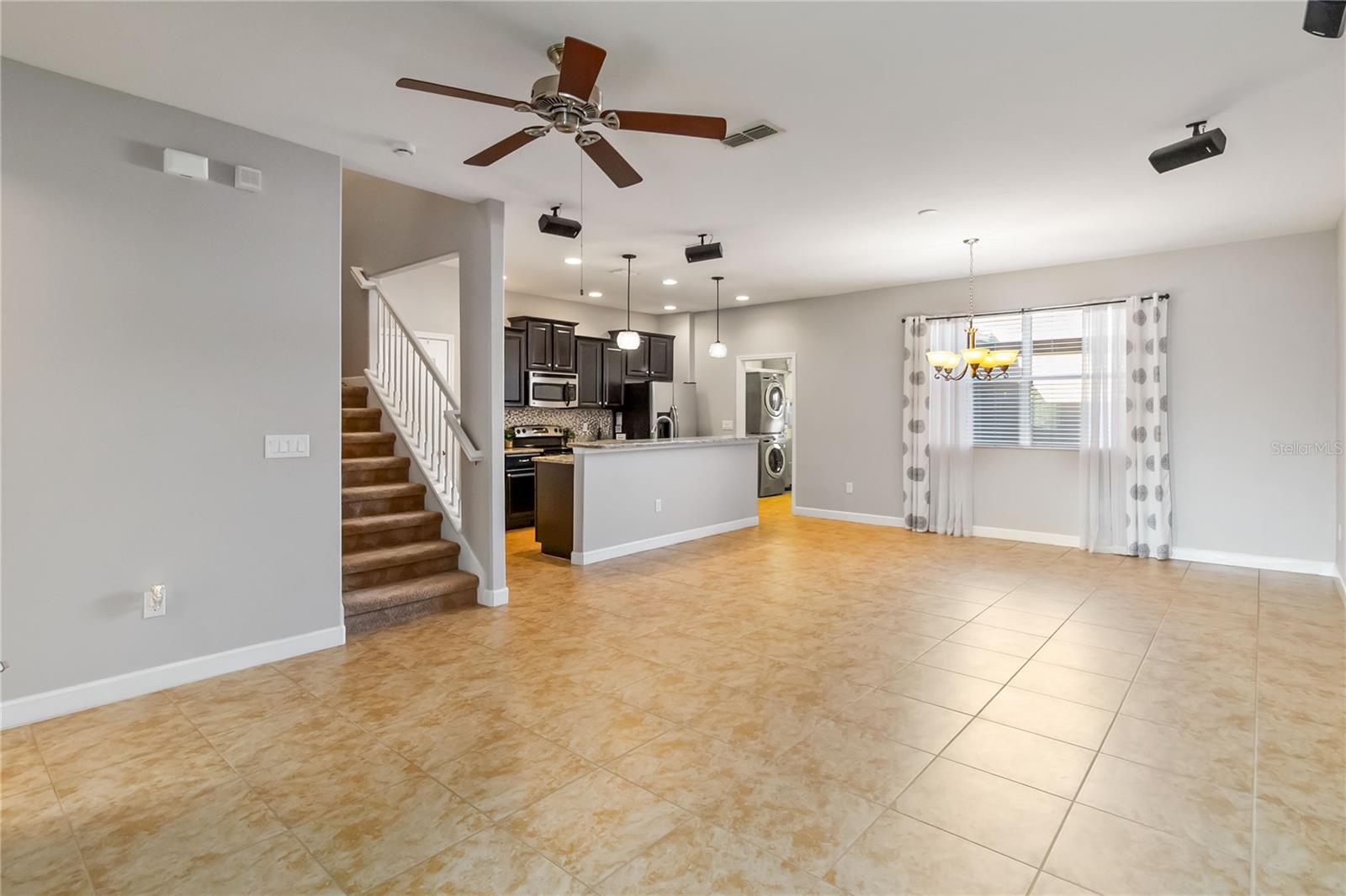 SAVANNAH LNDGS - Residential