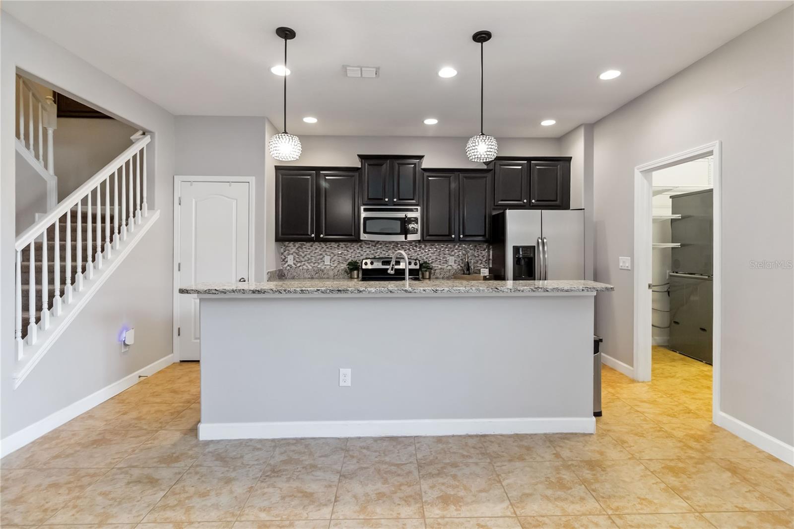 SAVANNAH LNDGS - Residential