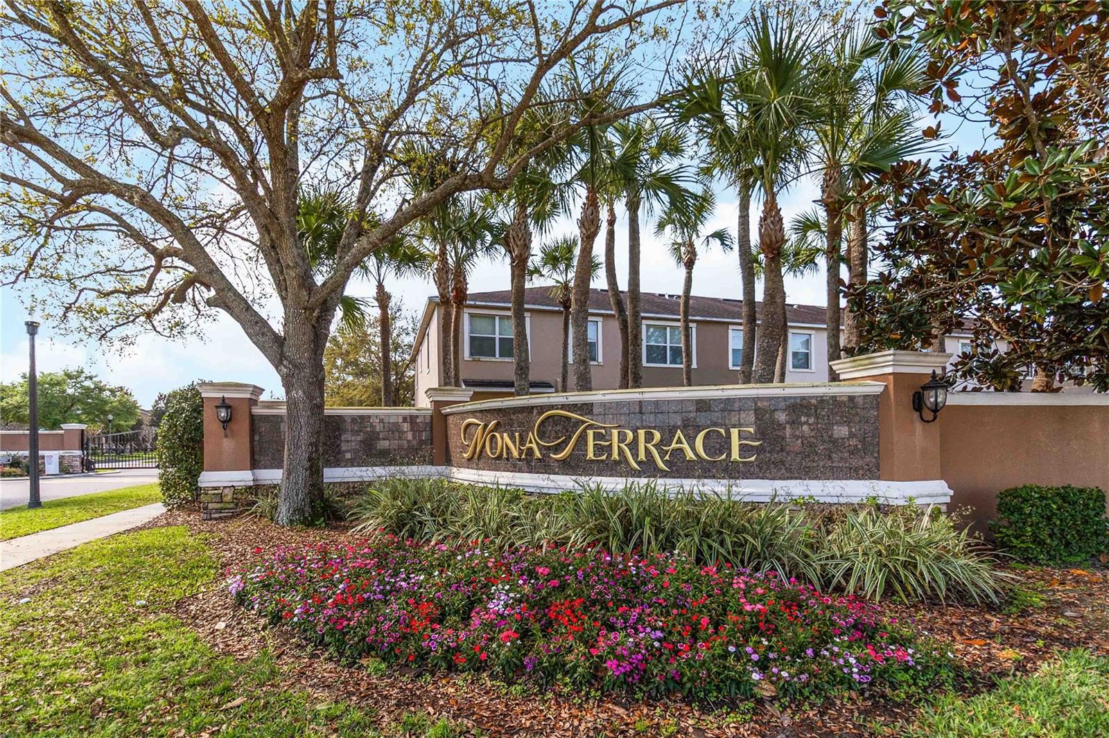 SAVANNAH LNDGS - Residential